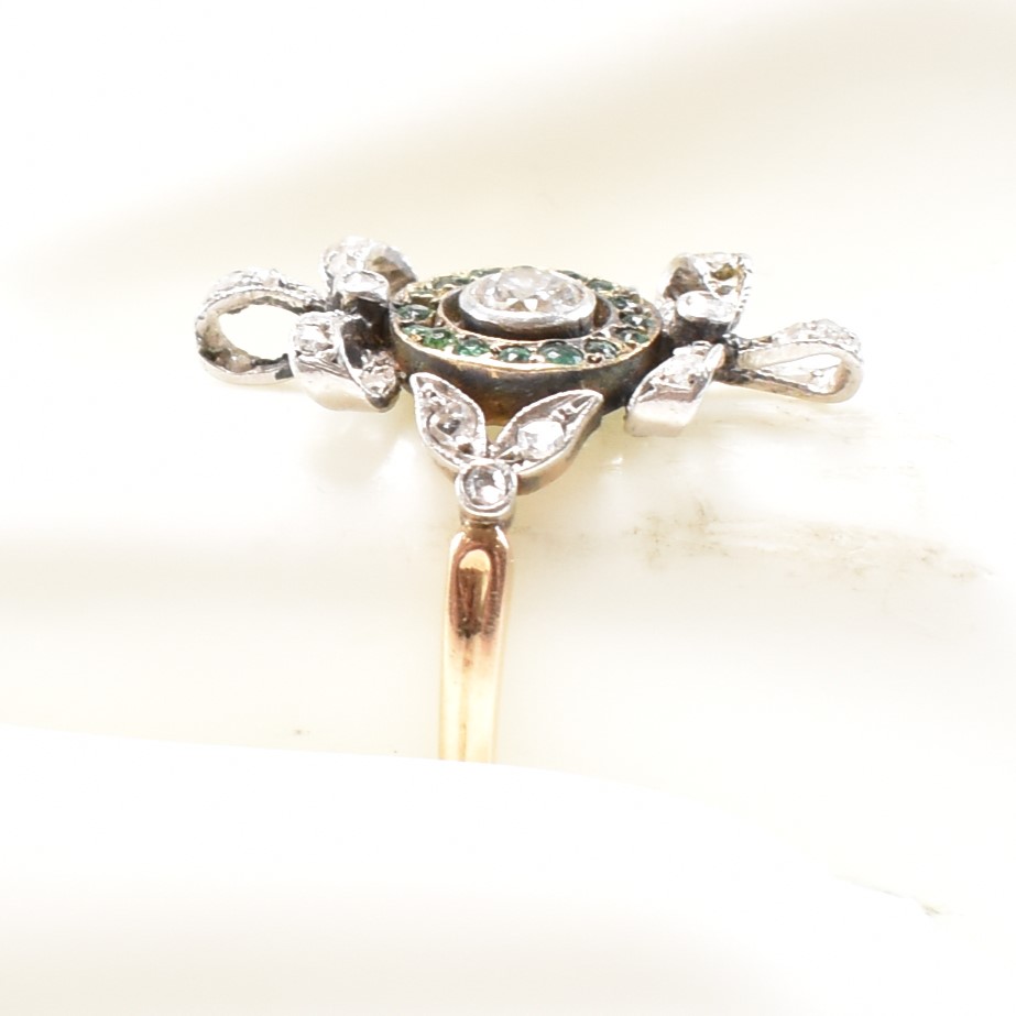 EDWARDIAN DIAMOND & EMERALD CLUSTER BOW RING - Image 6 of 6