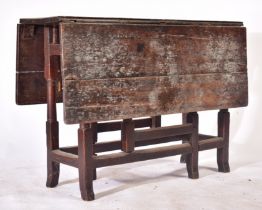17TH CENTURY COUNTRY OAK GATE LEG DINING TABLE