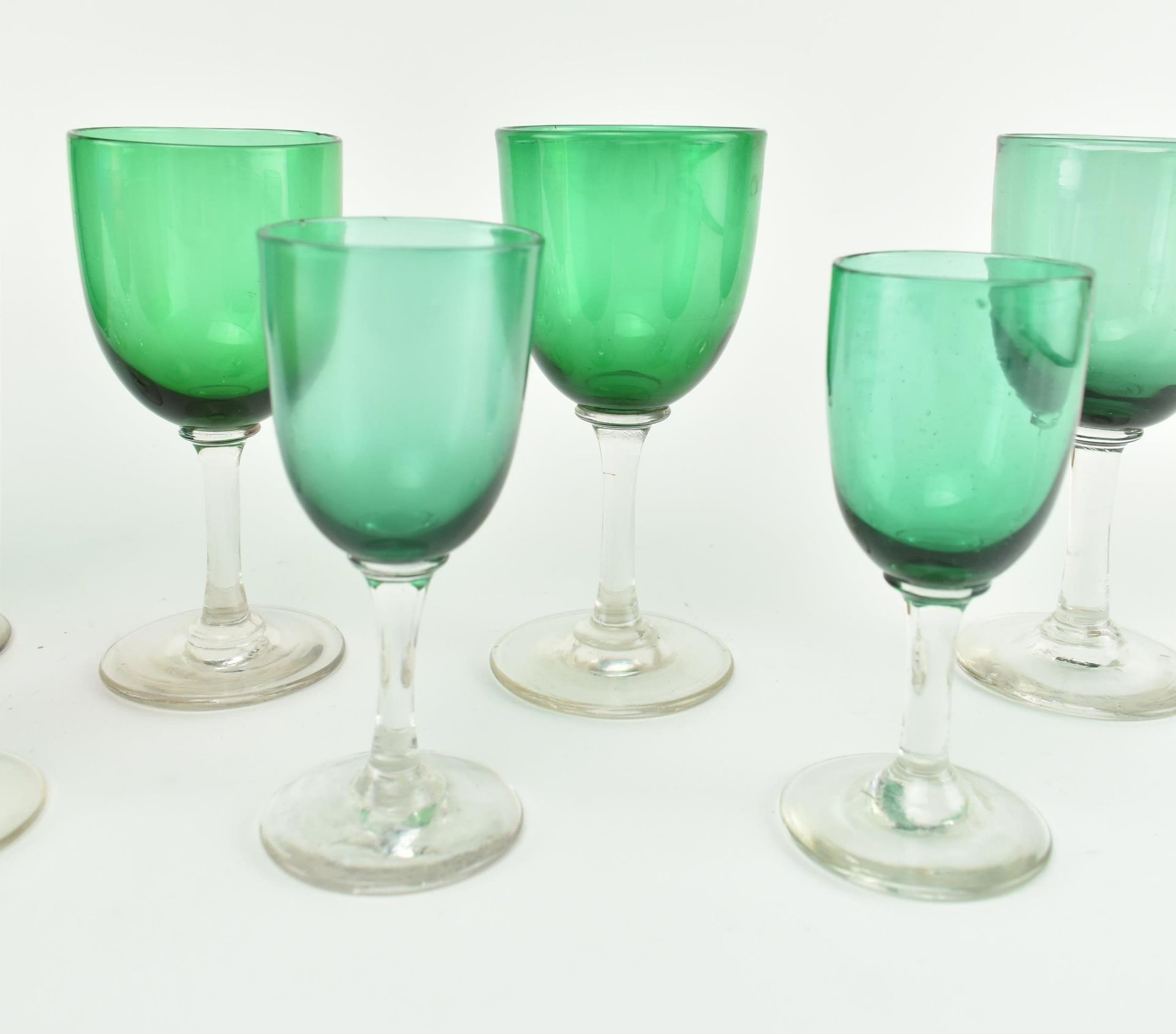 COLOURED GLASSWARE - 13 LATE VICTORIAN & ONWARD GLASSES - Image 7 of 8