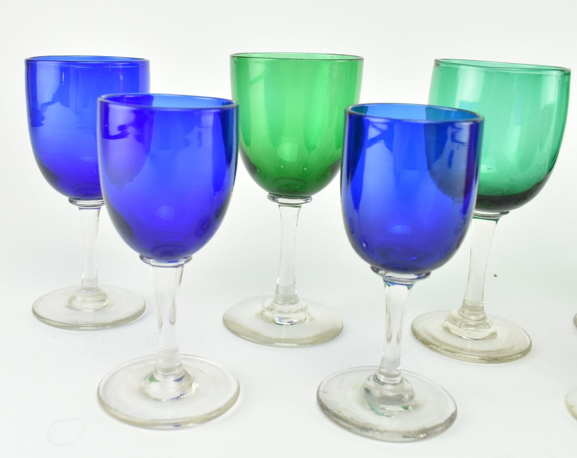 COLOURED GLASSWARE - 13 LATE VICTORIAN & ONWARD GLASSES - Image 5 of 8