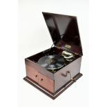 ALBA GRAMOPHONE - A 1930S MAHOGANY CASED ALBA GRAMOPHONE