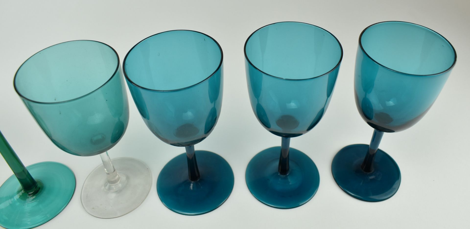 COLLECTION OF EARLY 20TH CENTURY TEAL DRINKING GLASSES - Image 7 of 11