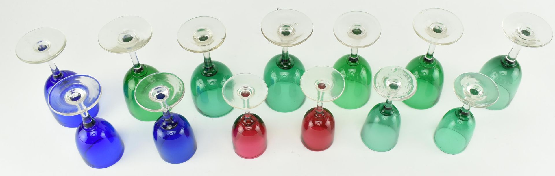 COLOURED GLASSWARE - 13 LATE VICTORIAN & ONWARD GLASSES - Image 4 of 8