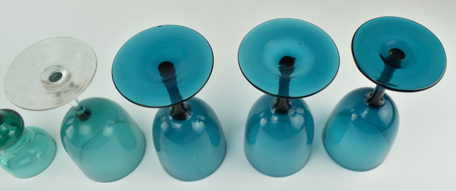 COLLECTION OF EARLY 20TH CENTURY TEAL DRINKING GLASSES - Image 11 of 11
