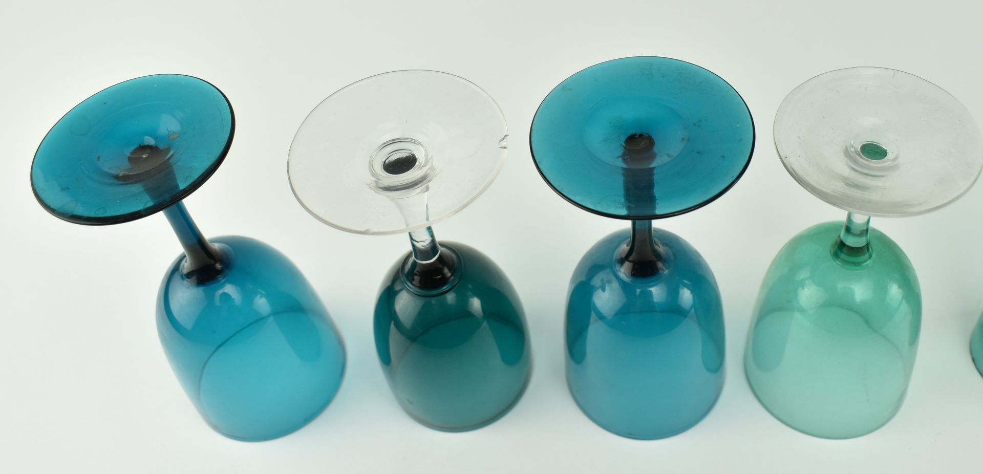 COLLECTION OF EARLY 20TH CENTURY TEAL DRINKING GLASSES - Image 9 of 11