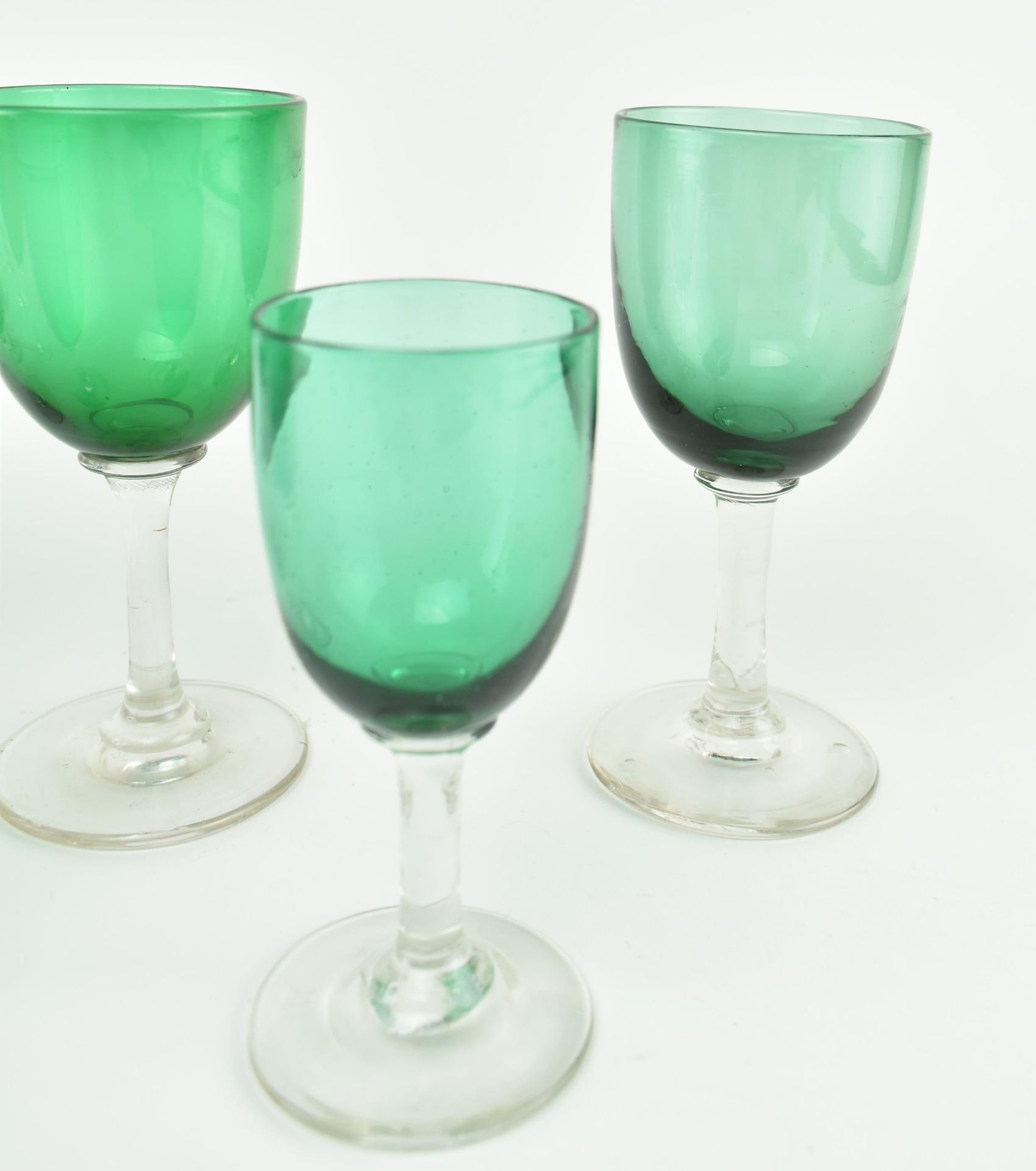 COLOURED GLASSWARE - 13 LATE VICTORIAN & ONWARD GLASSES - Image 8 of 8