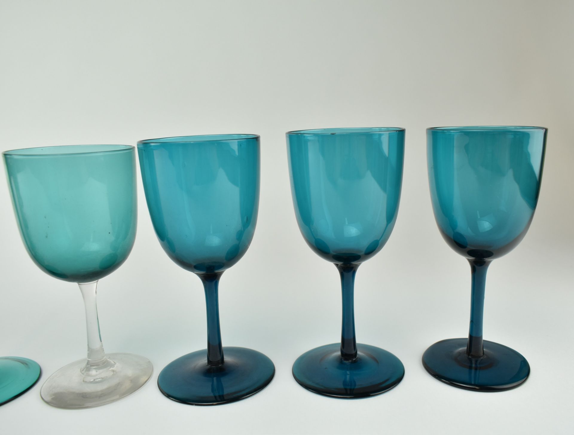 COLLECTION OF EARLY 20TH CENTURY TEAL DRINKING GLASSES - Image 4 of 11
