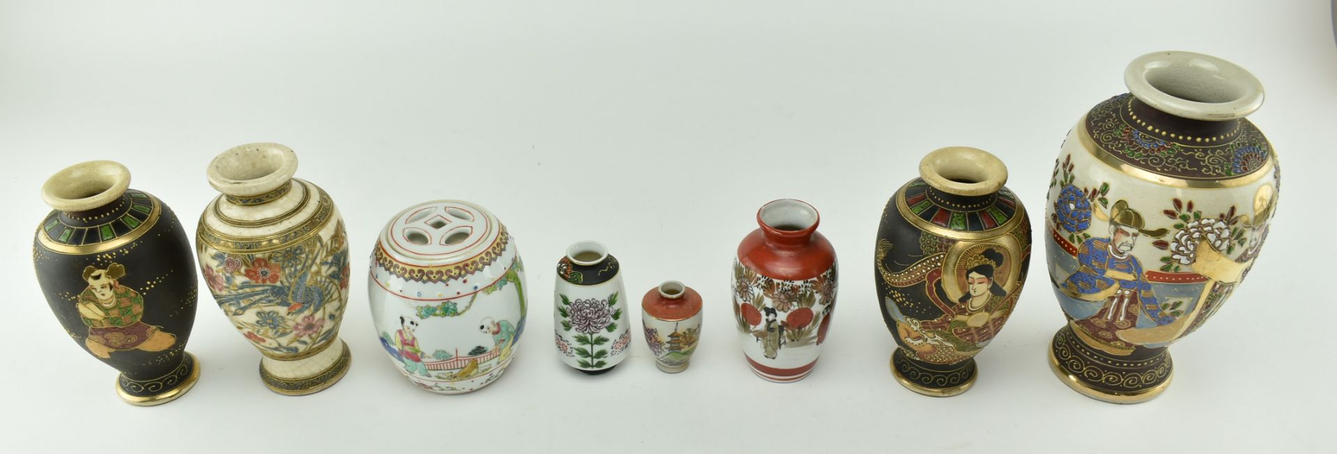 COLLECTION OF 8 20TH CENTURY CHINESE & JAPANESE VASES - Bild 7 aus 8