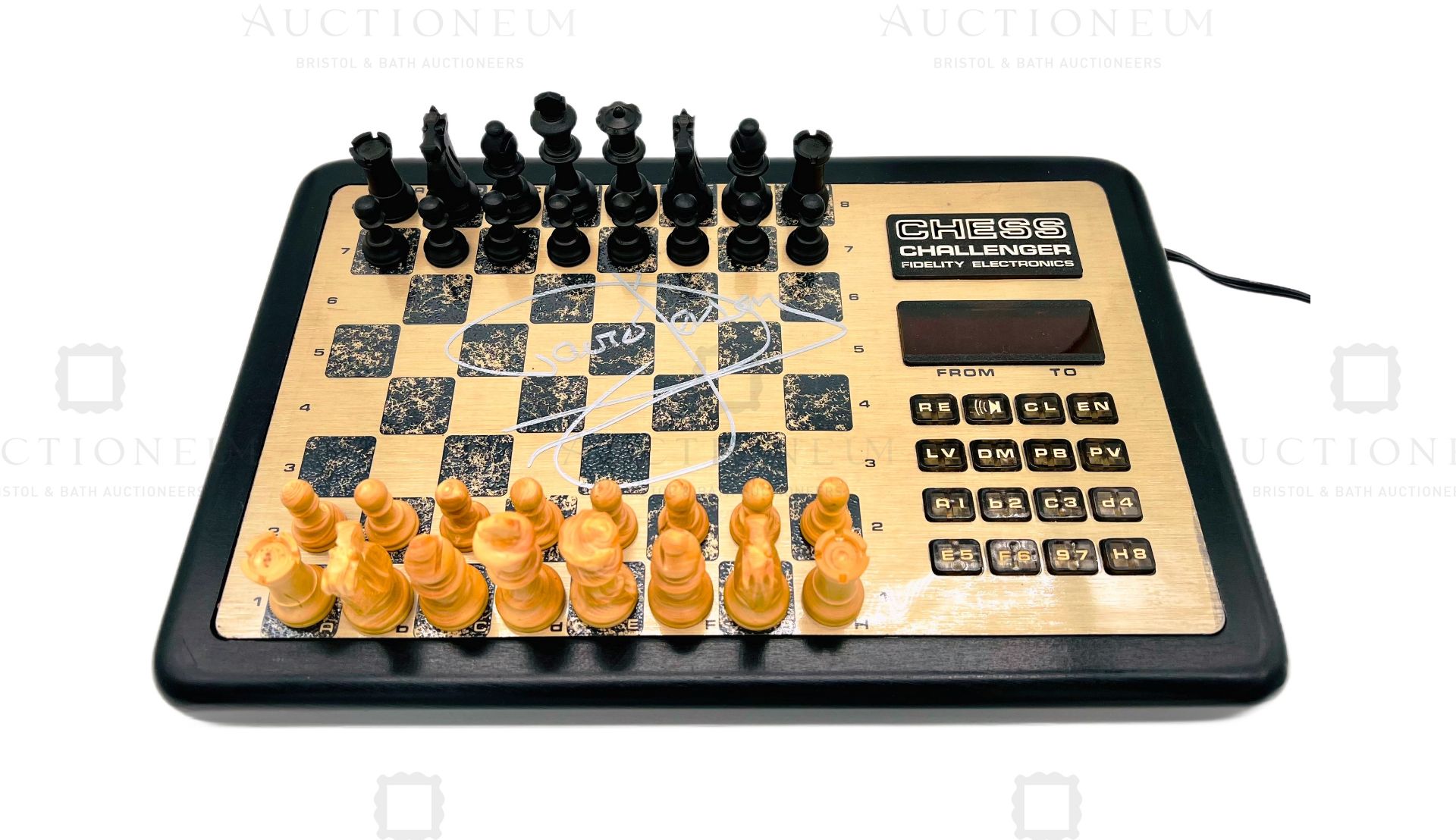 ONLY FOOLS & HORSES - SIR DAVID JASON SIGNED TALKING CHESS GAME - Image 3 of 7