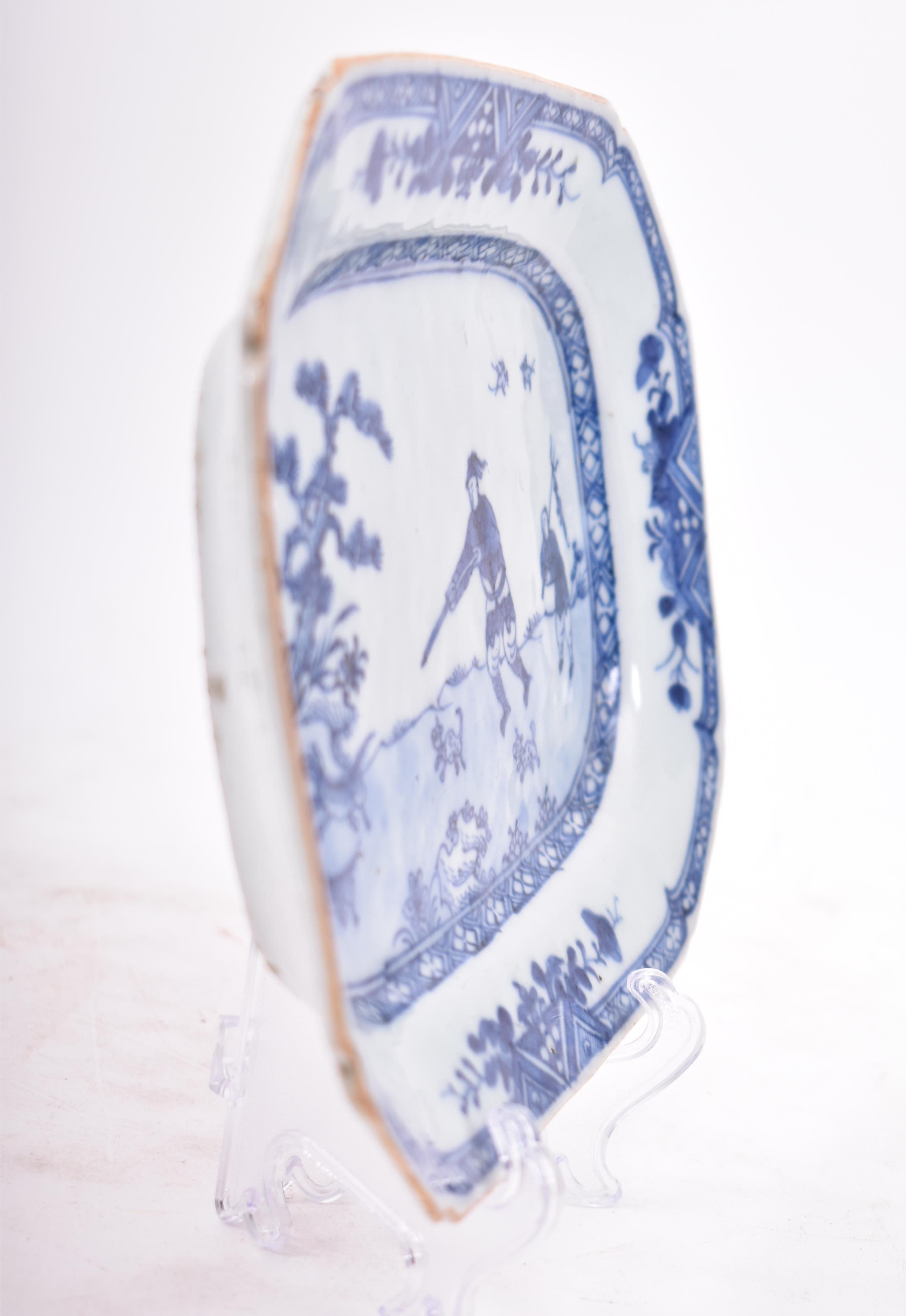 18TH CHINESE CENTURY EXPORT STYLE BLUE AND WHITE PLATE - Image 4 of 4