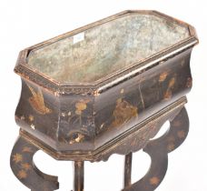 19TH CENTURY CHINOISERIE LACQUERED PLANTER