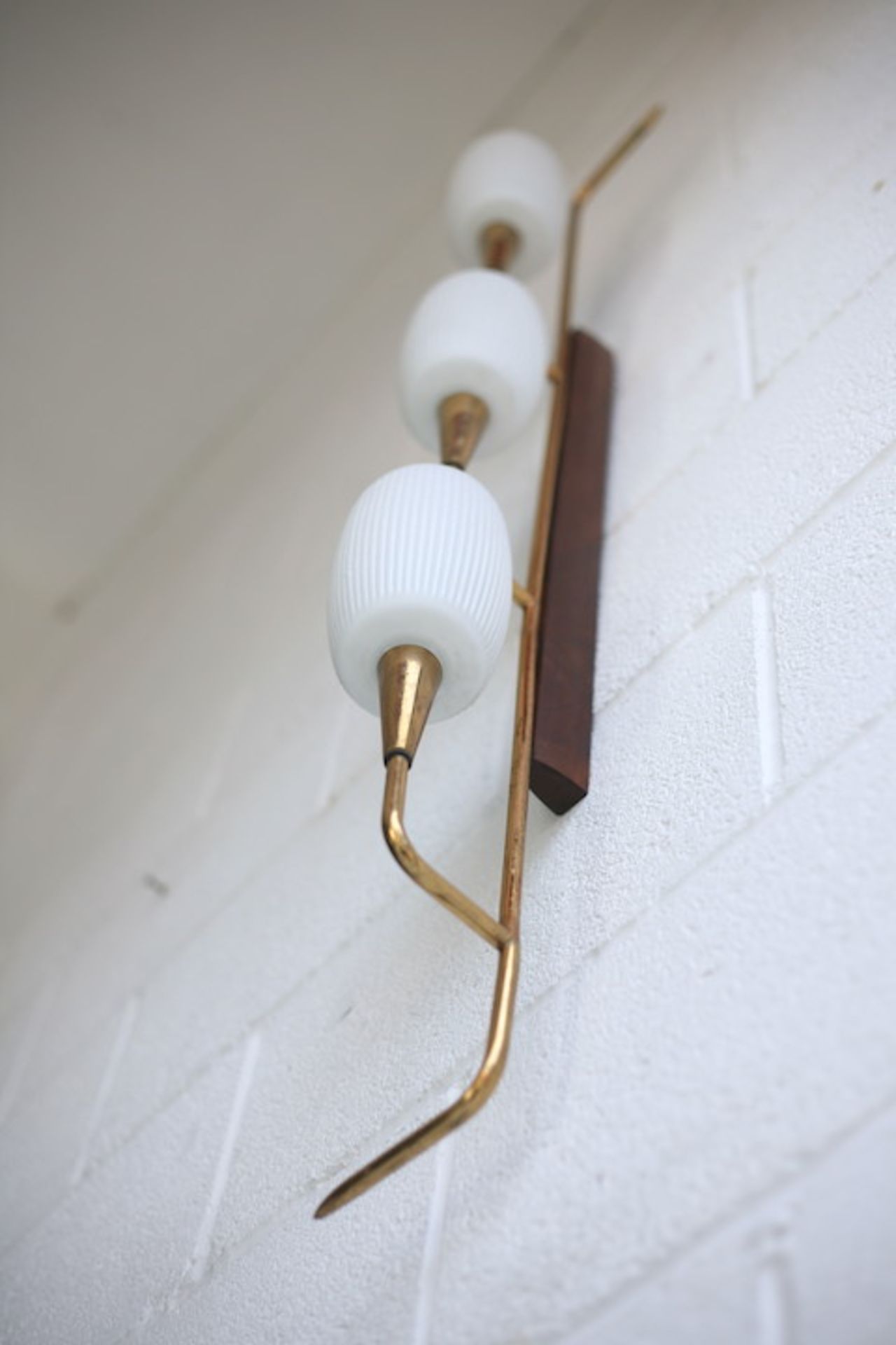 RETRO MID CENTURY 1950s TRIPLE FRENCH WALL LIGHT - Image 6 of 6