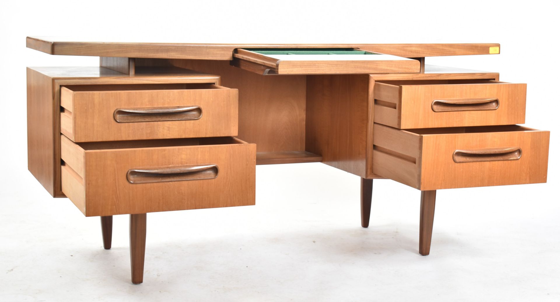 G-PLAN - FRESCO - MID CENTURY 1960S TEAK WRITING DESK - Bild 2 aus 10