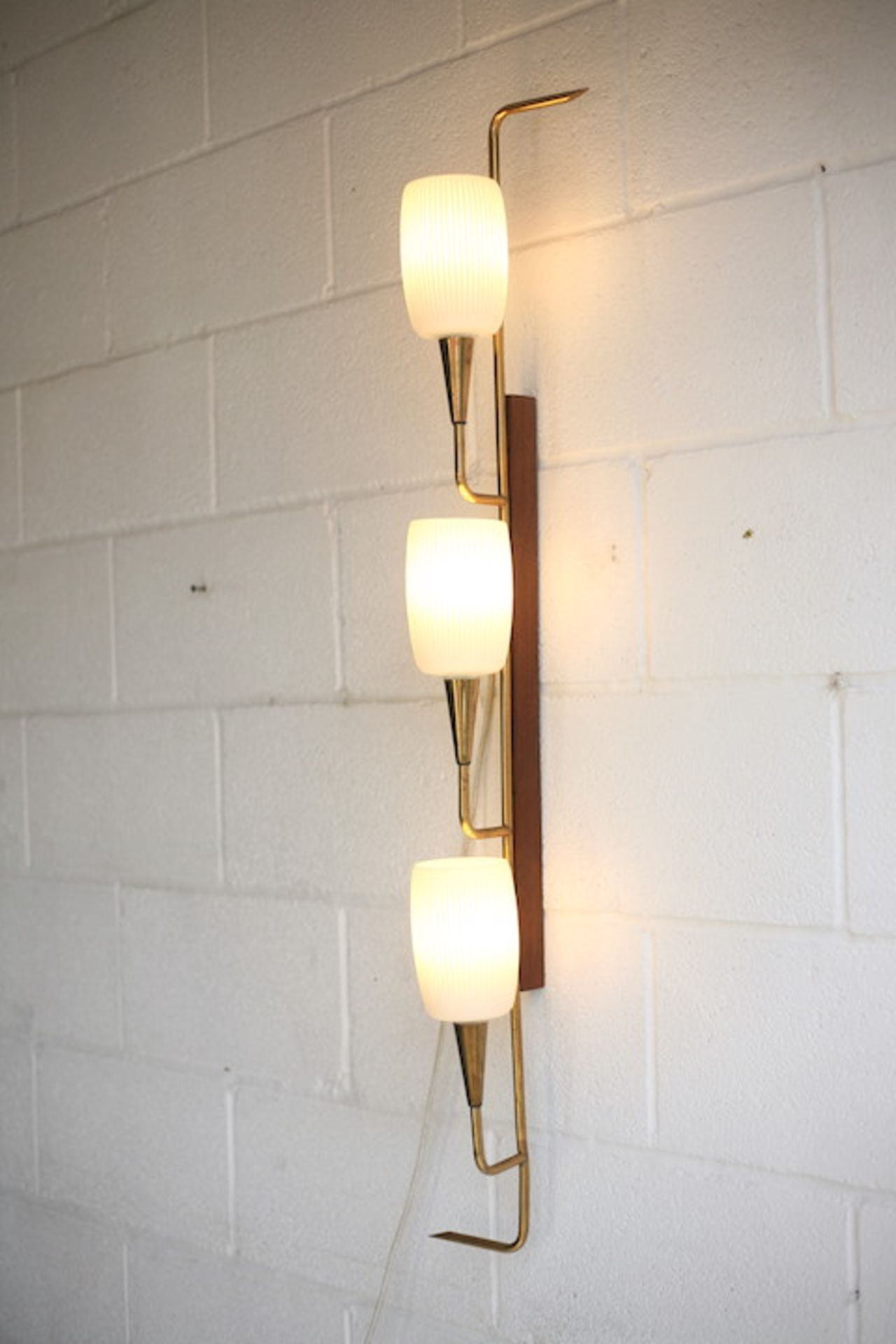 RETRO MID CENTURY 1950s TRIPLE FRENCH WALL LIGHT - Image 5 of 6