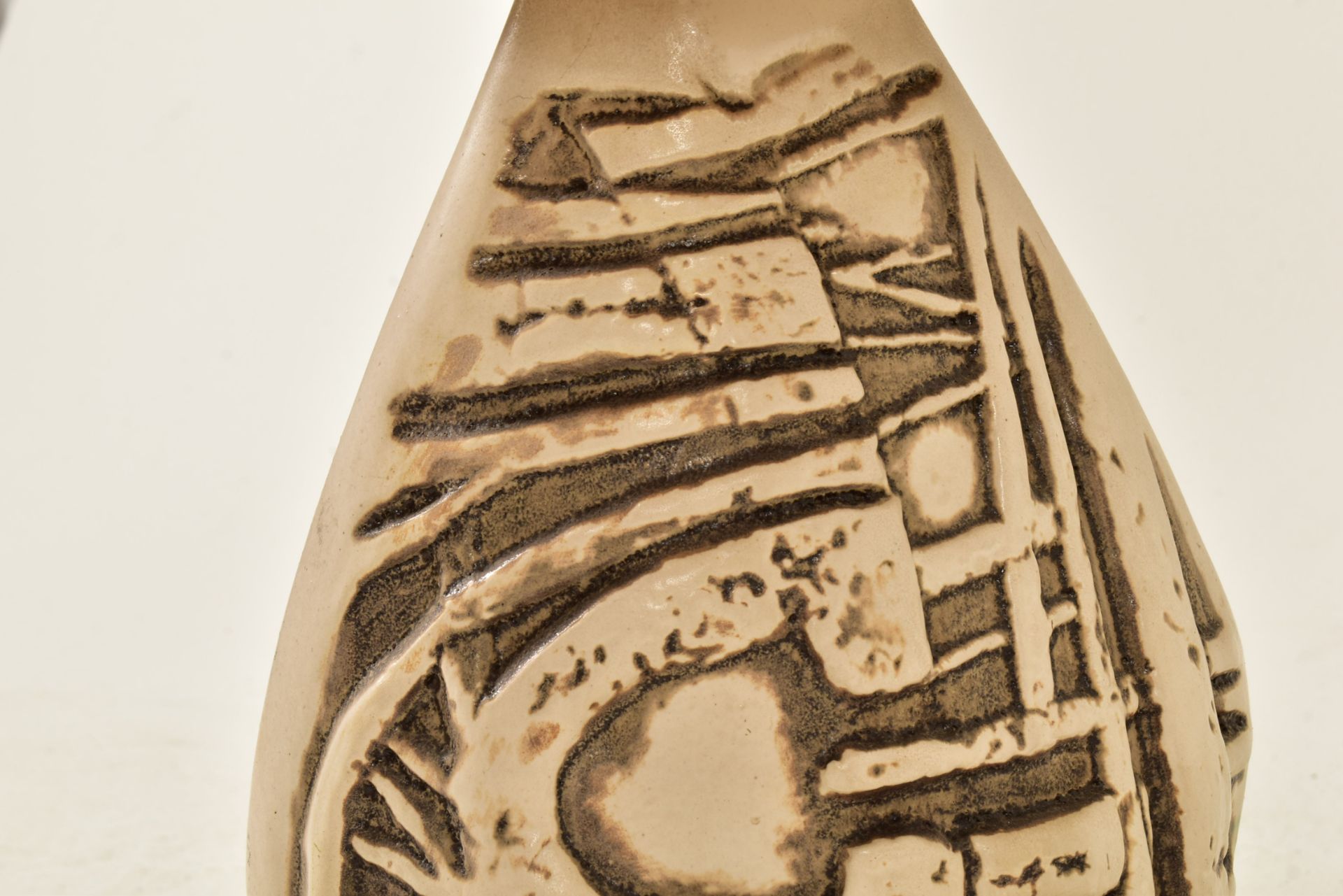 TREMAEN POTTERY BOWJAY LAMP BY PETER ELLERY - Image 3 of 4