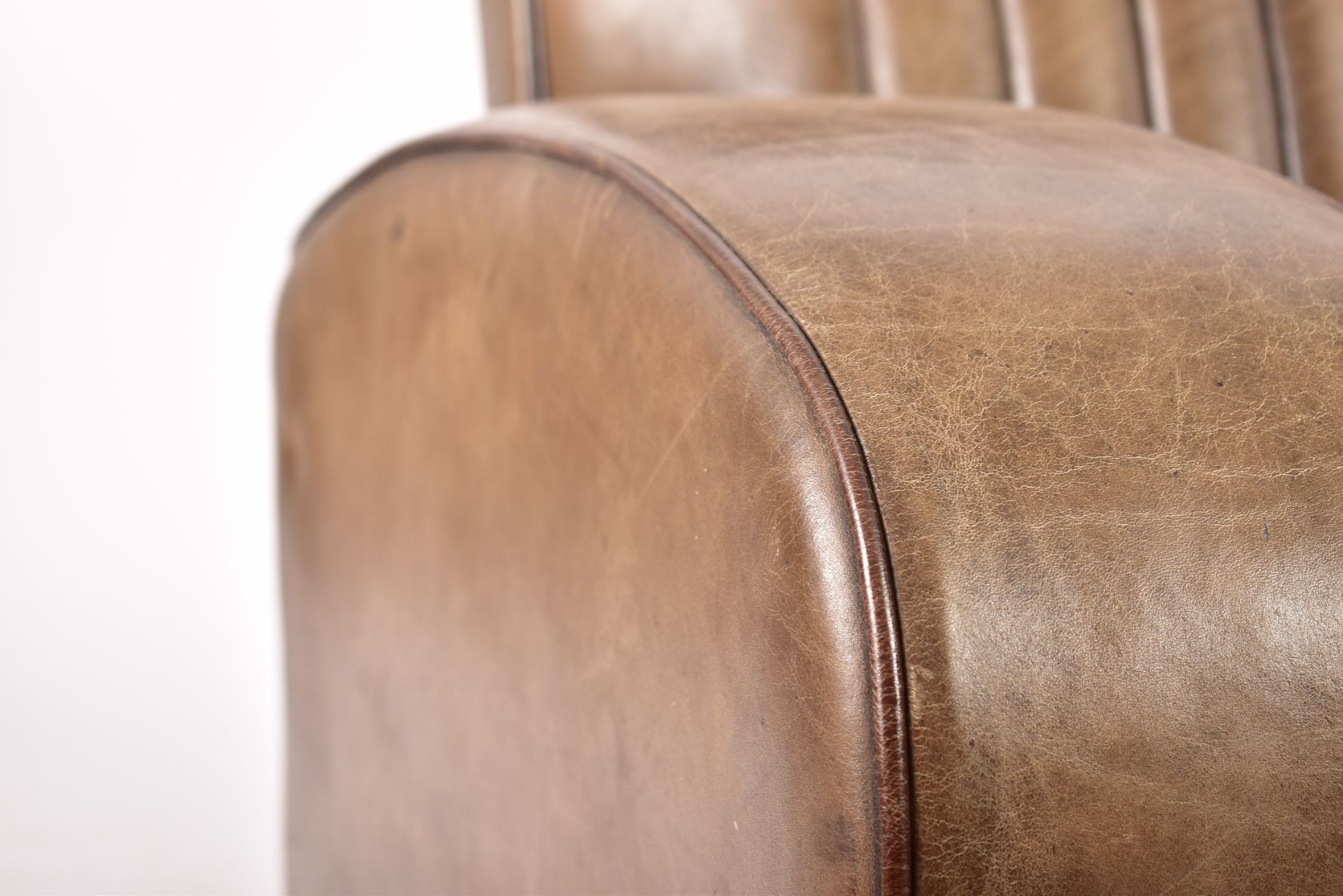 ART DECO 1930S LEATHER RIBBED BACK CLUB ARMCHAIR - Image 5 of 6