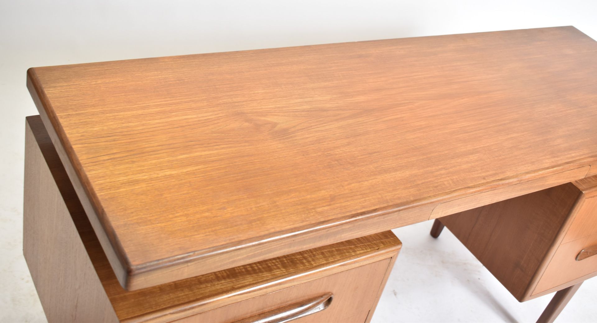 G-PLAN - FRESCO - MID CENTURY 1960S TEAK WRITING DESK - Bild 8 aus 10