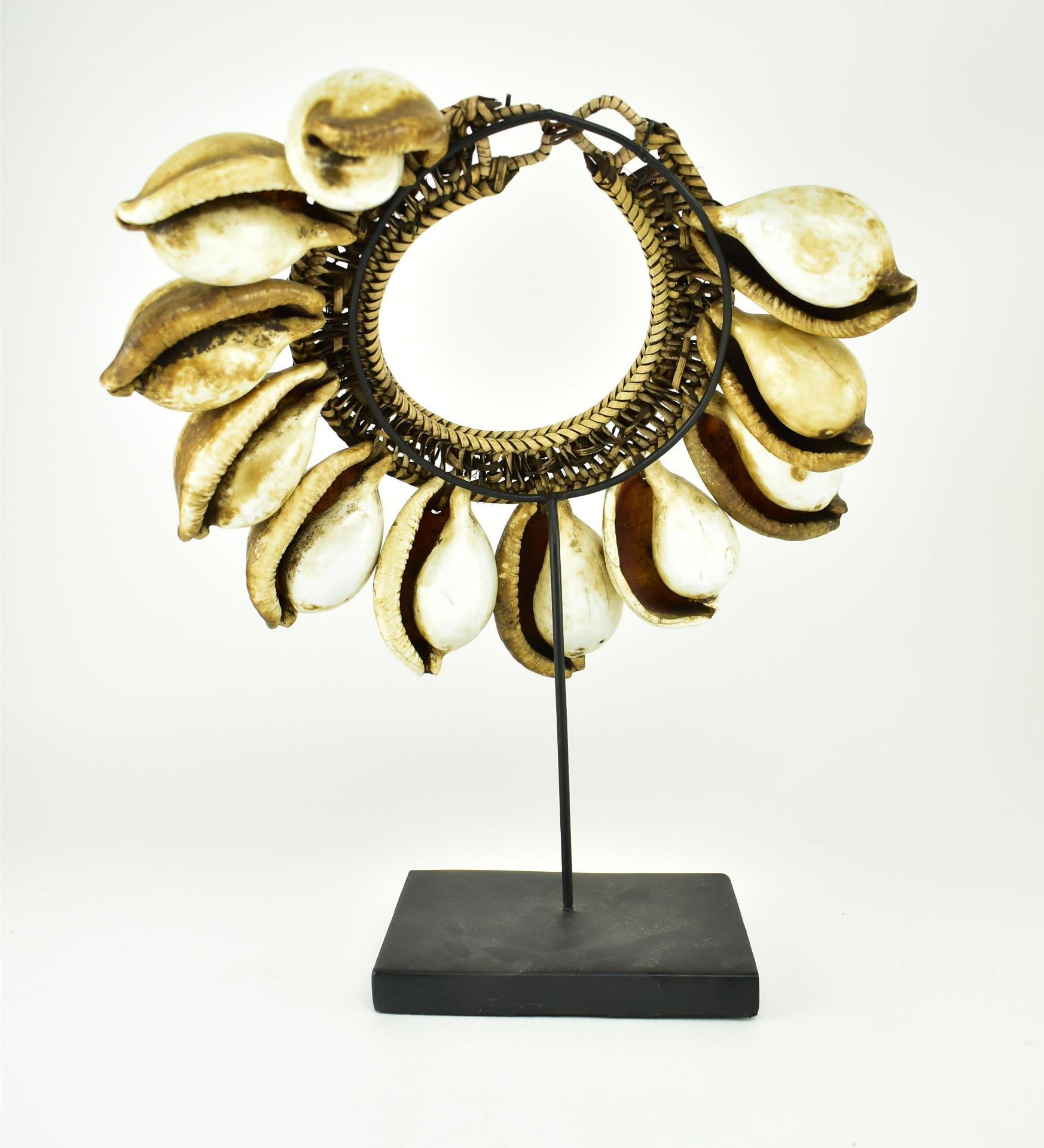 TWO ROCHE BOBOIS NATURAL SHELL NECKLACE ON STAND - Image 4 of 6
