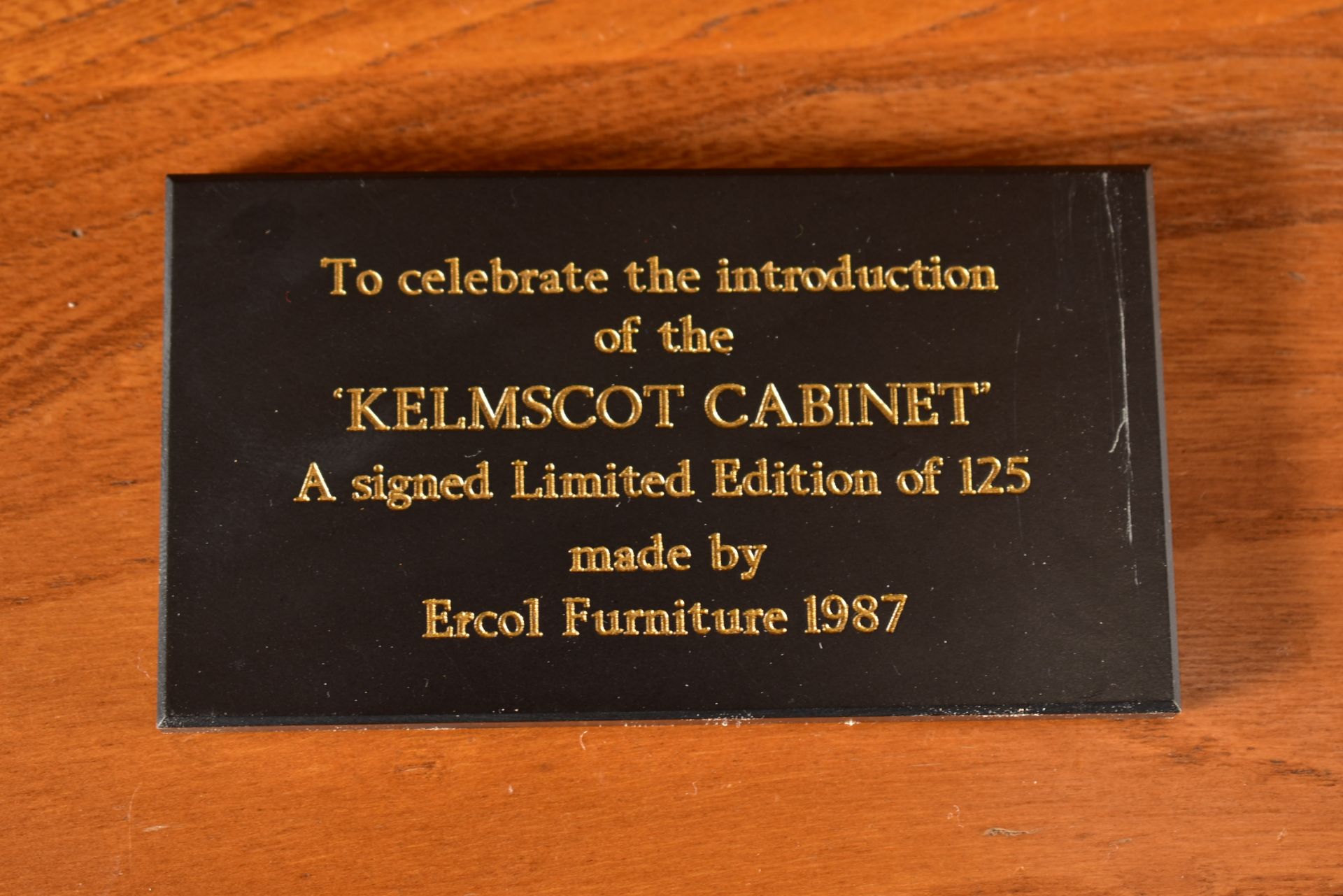 ERCOL - KELMSCOT - 1980S BEECH AND ELM CABINET DESK 104/125 - Image 7 of 15