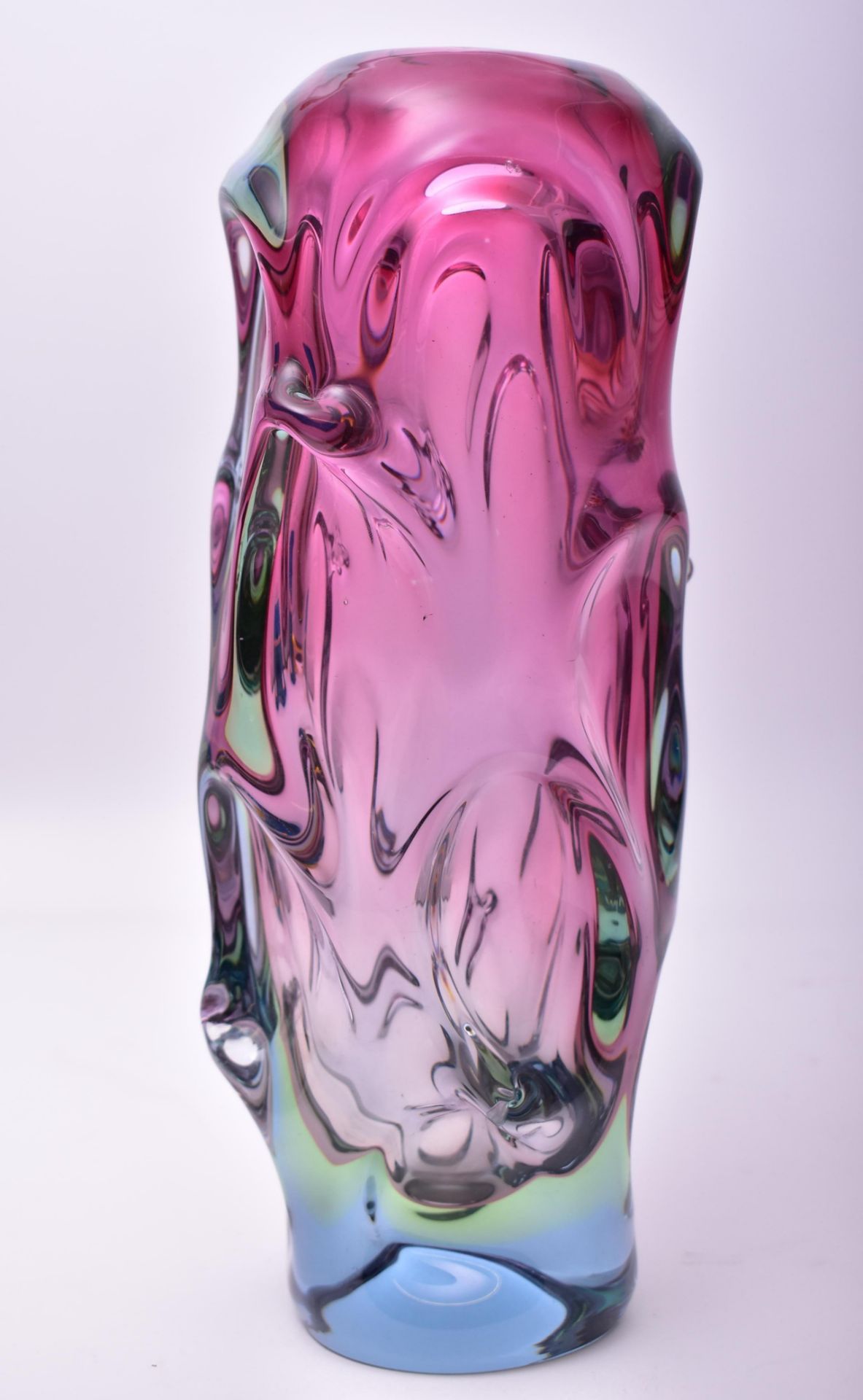 MANNER OF JAN BERANEK X SKDLOVICE - TALL CZECH 1960S GLASS VASE - Image 3 of 6