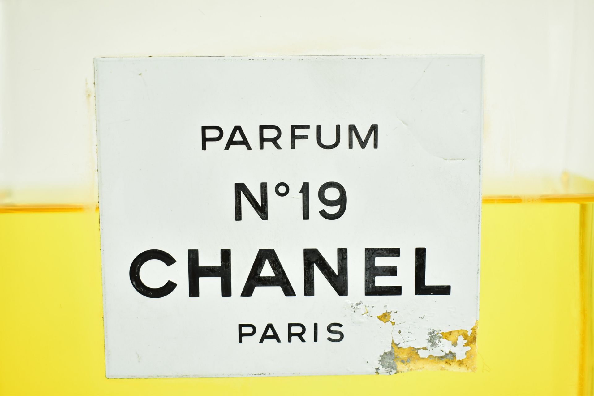 CHANEL NO 19 - VINTAGE FACTICE ADVERTISING PERFUME BOTTLE - Image 3 of 5