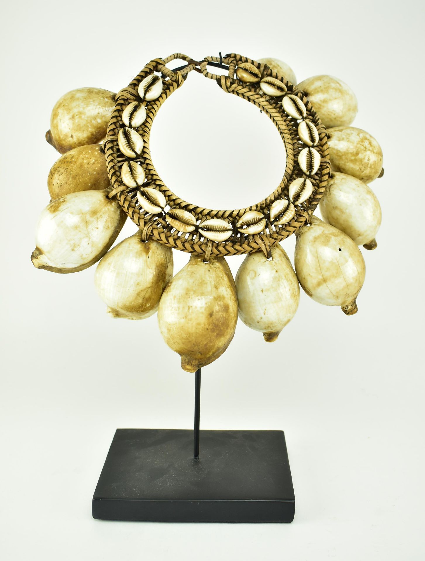 TWO ROCHE BOBOIS NATURAL SHELL NECKLACE ON STAND - Image 3 of 6