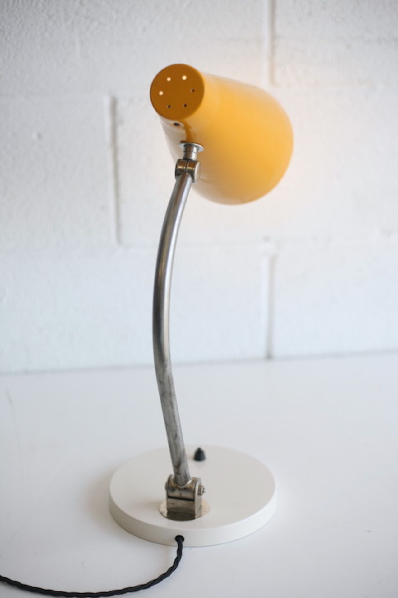 MID CENTURY 1950S ADJUSTABLE DESK LAMP - Image 4 of 6