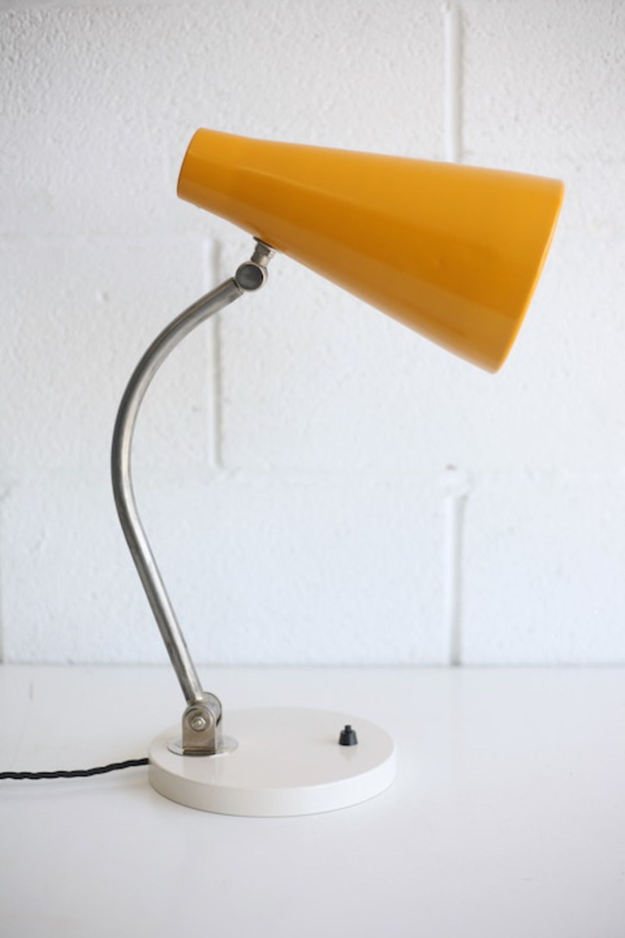 MID CENTURY 1950S ADJUSTABLE DESK LAMP - Image 2 of 6