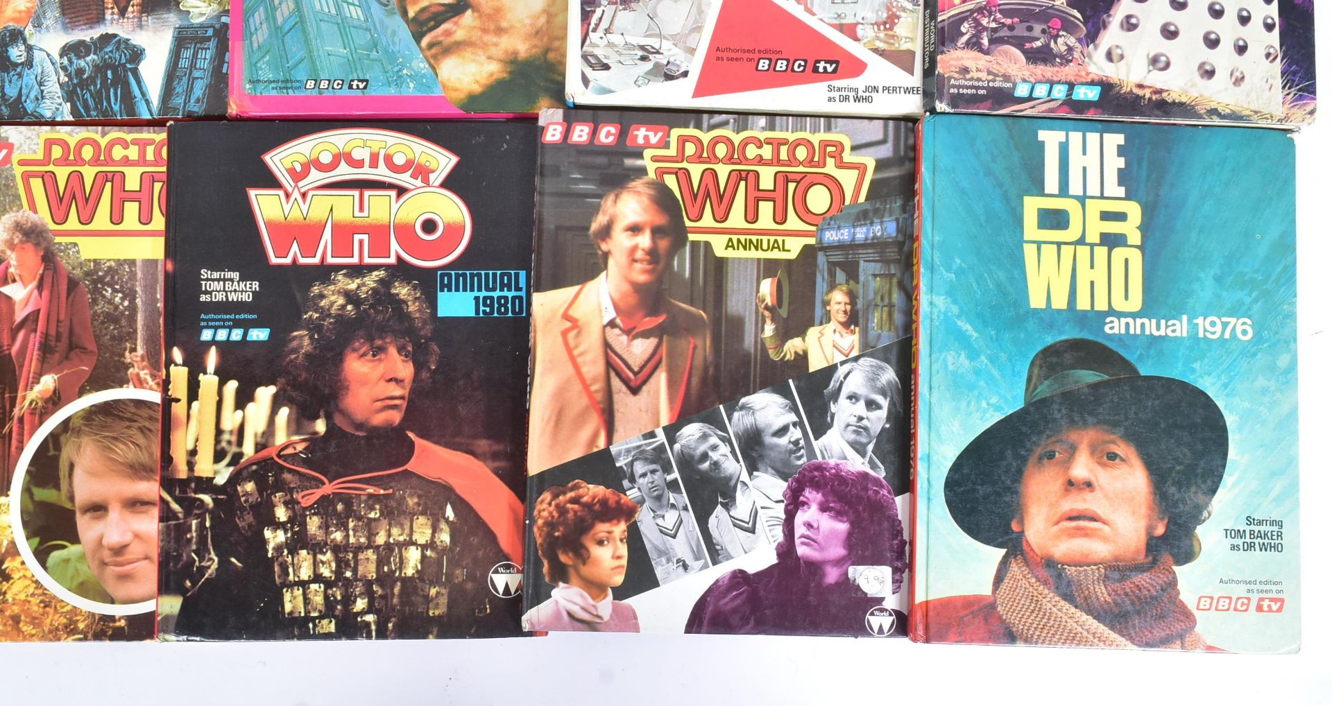 DOCTOR WHO - COLLECTION OF VINTAGE ANNUALS - Image 2 of 5