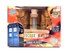 DOCTOR WHO - 2004 CHARACTER MADE 'TARDIS PLAYSET'