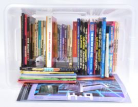 DOCTOR WHO - LARGE COLLECTION OF VINTAGE ANNUALS & BOOKS