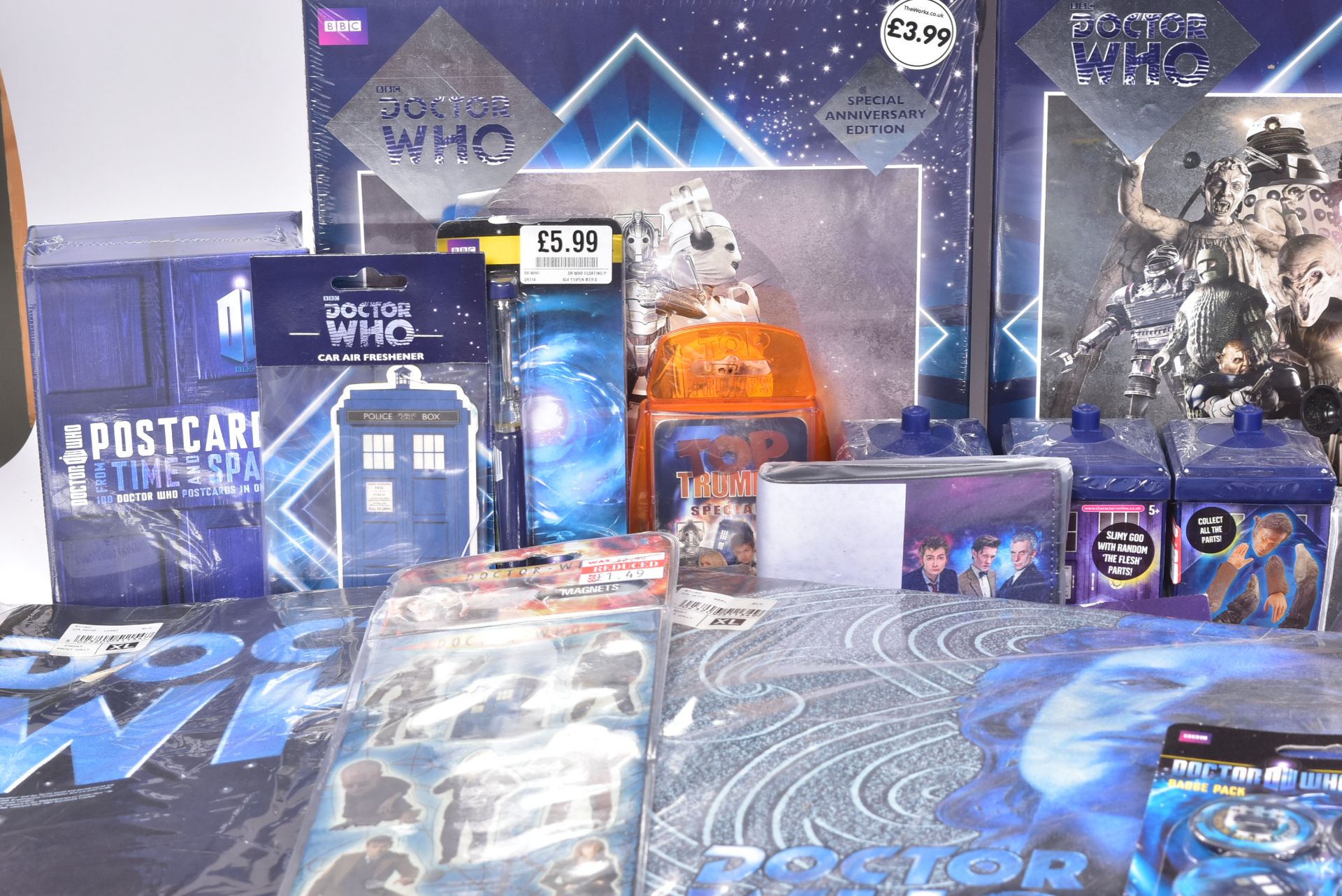 DOCTOR WHO - LARGE COLLECTION OF ASSORTED MEMORABILIA - Image 3 of 7