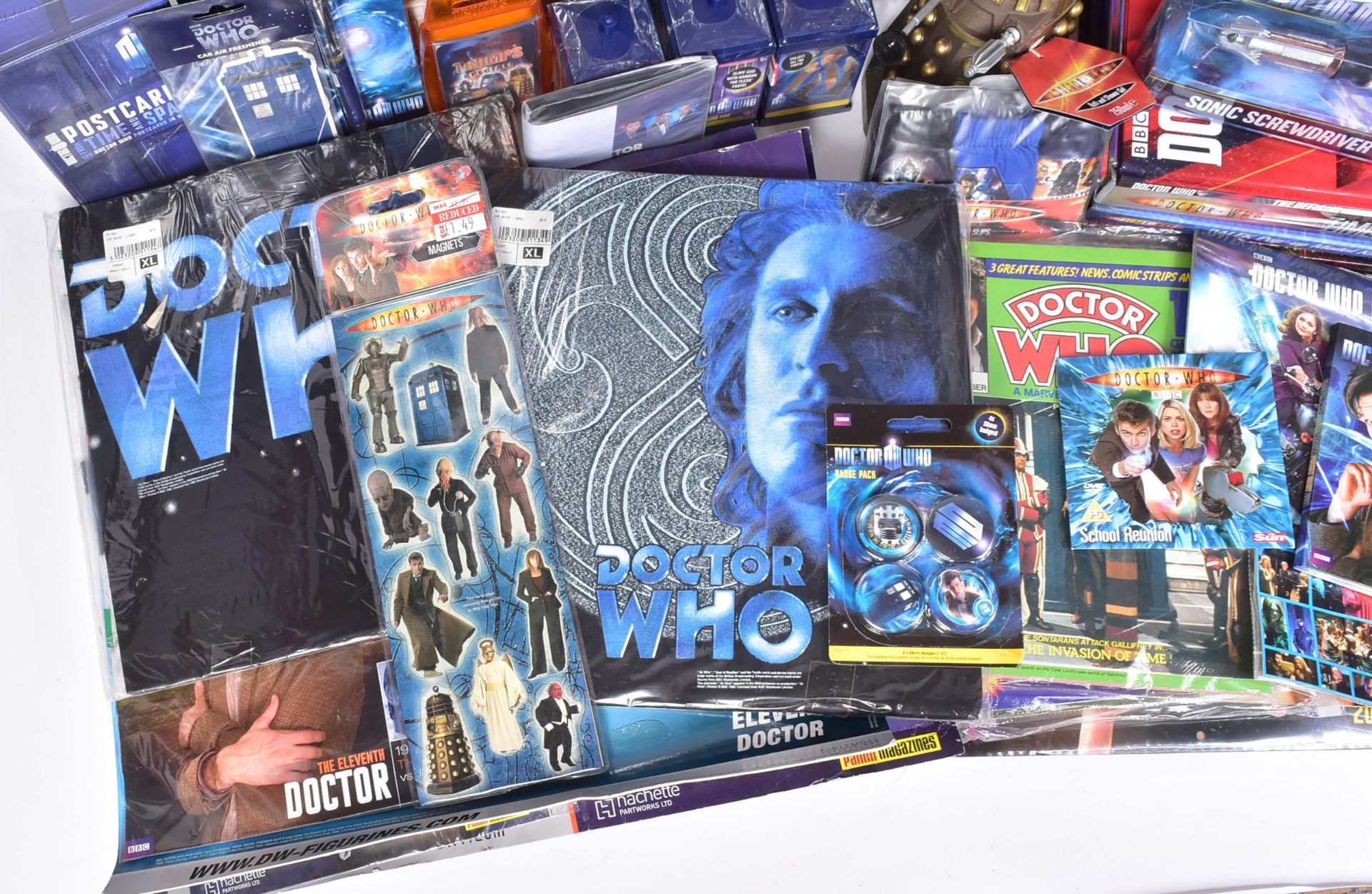 DOCTOR WHO - LARGE COLLECTION OF ASSORTED MEMORABILIA - Image 4 of 7