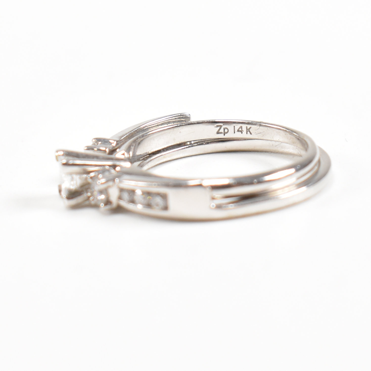 WHITE GOLD & DIAMOND STACKING RING - Image 4 of 6