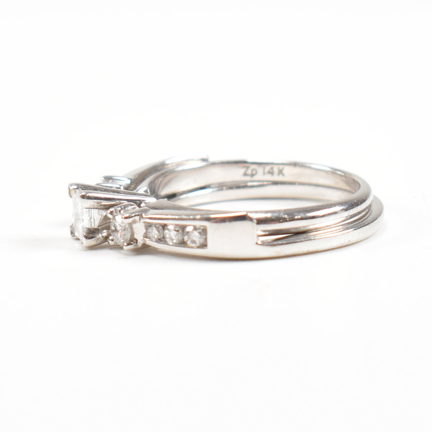 WHITE GOLD & DIAMOND STACKING RING - Image 3 of 6