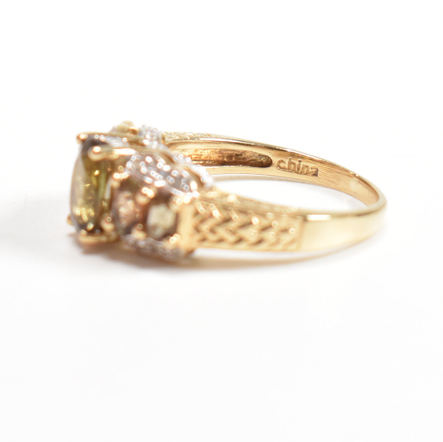 YELLOW GOLD ANDALUSITE & DIAMOND RING - Image 6 of 7