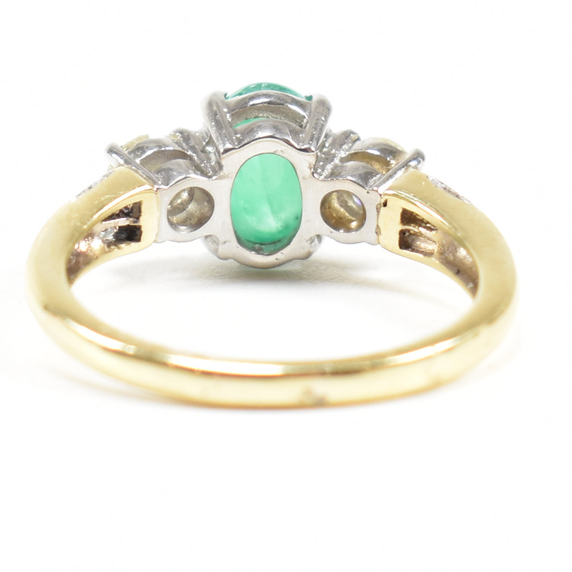 HALLMARKED 18CT GOLD EMERALD & DIAMOND THREE STONE RING - Image 4 of 7