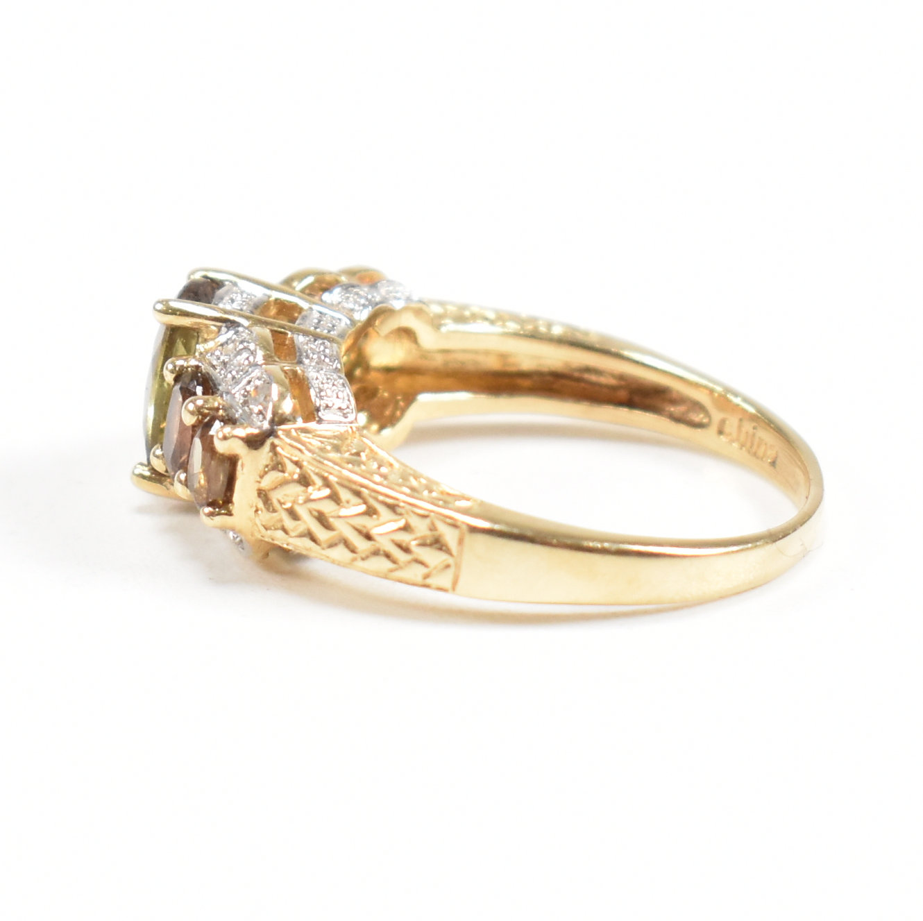 YELLOW GOLD ANDALUSITE & DIAMOND RING - Image 3 of 7