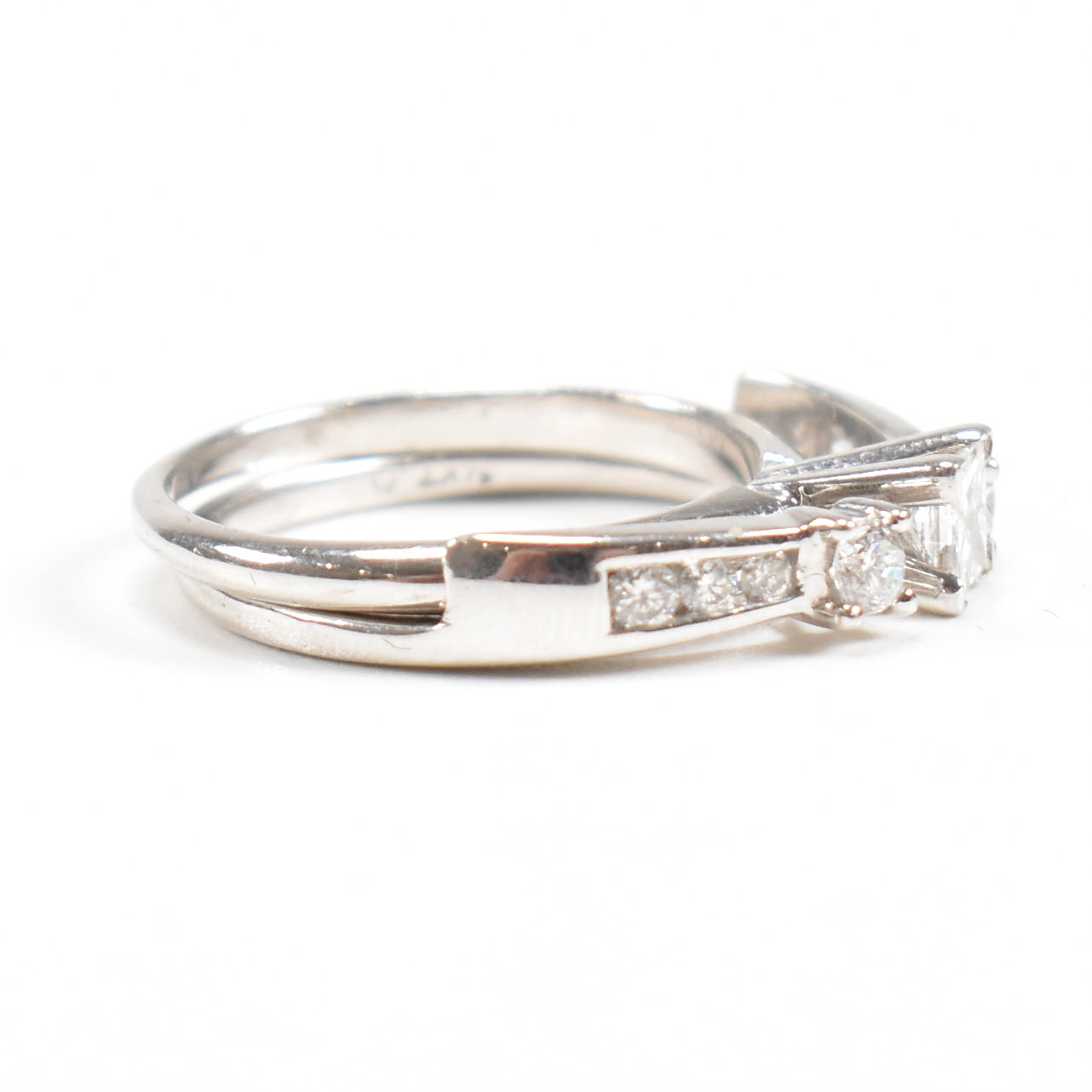 WHITE GOLD & DIAMOND STACKING RING - Image 2 of 6