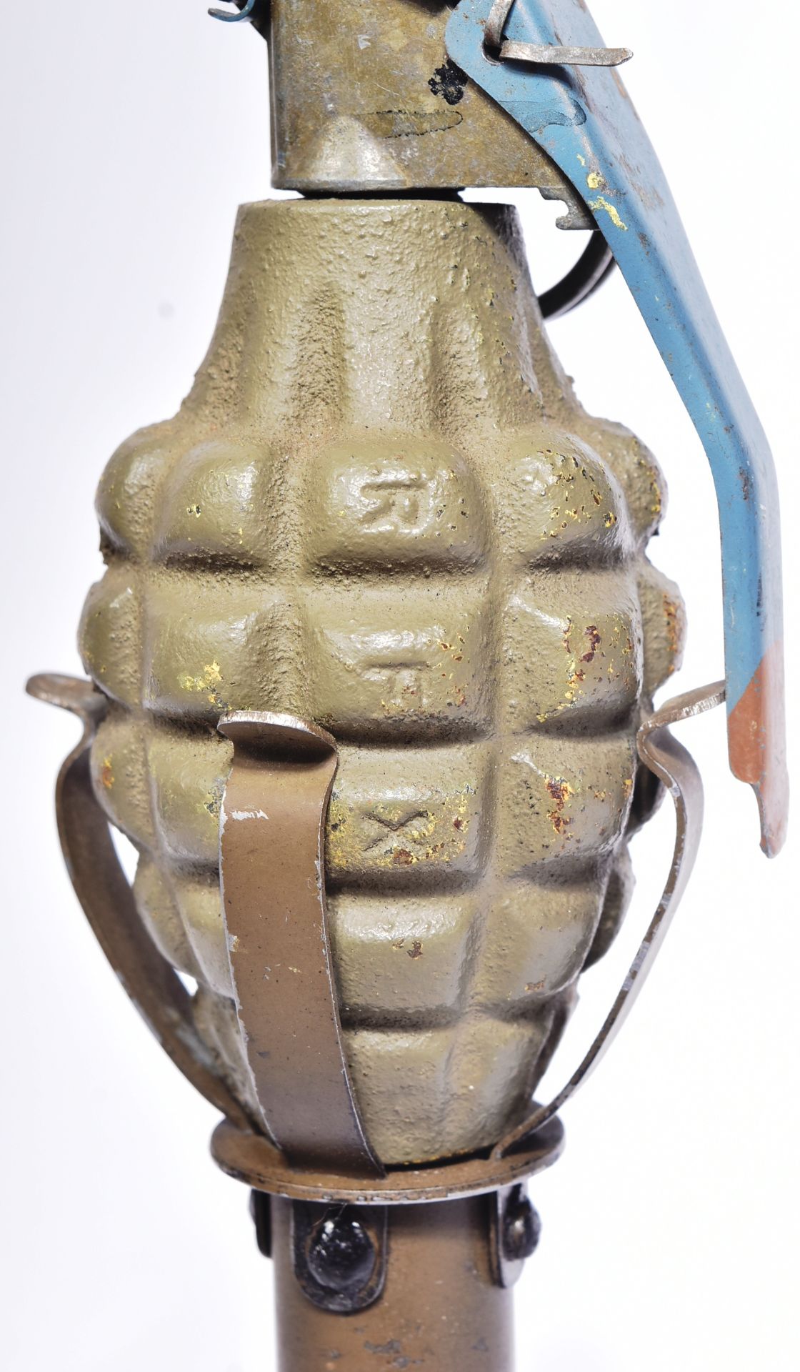 VIETNAM WAR ERE M1 GRENADE ADAPTOR WITH MK2 FRAGMENTATION GRENADE - Bild 6 aus 6