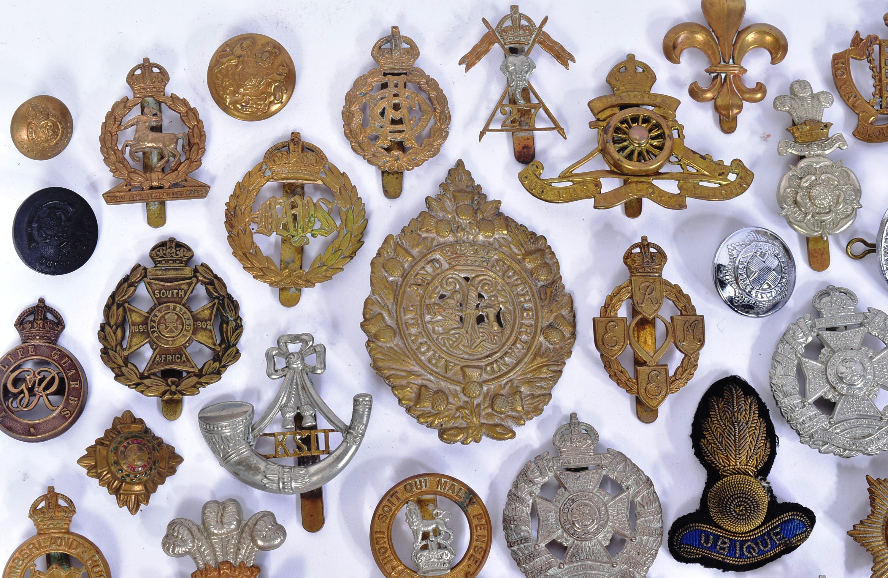 COLLECTION OF ASSORTED BRITISH MILITARY CAP BADGES - Image 3 of 5