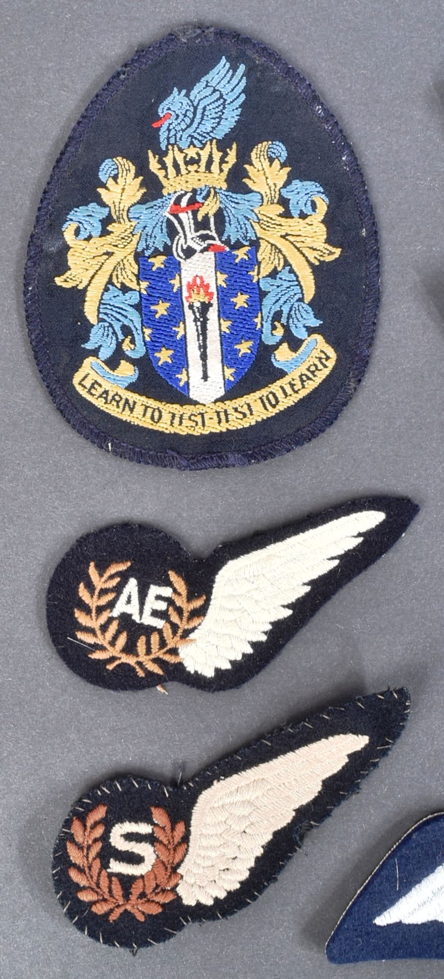 COLLECTION OF ASSORTED RAF ROYAL AIR FORCE BADGES & PATCHES - Bild 4 aus 9