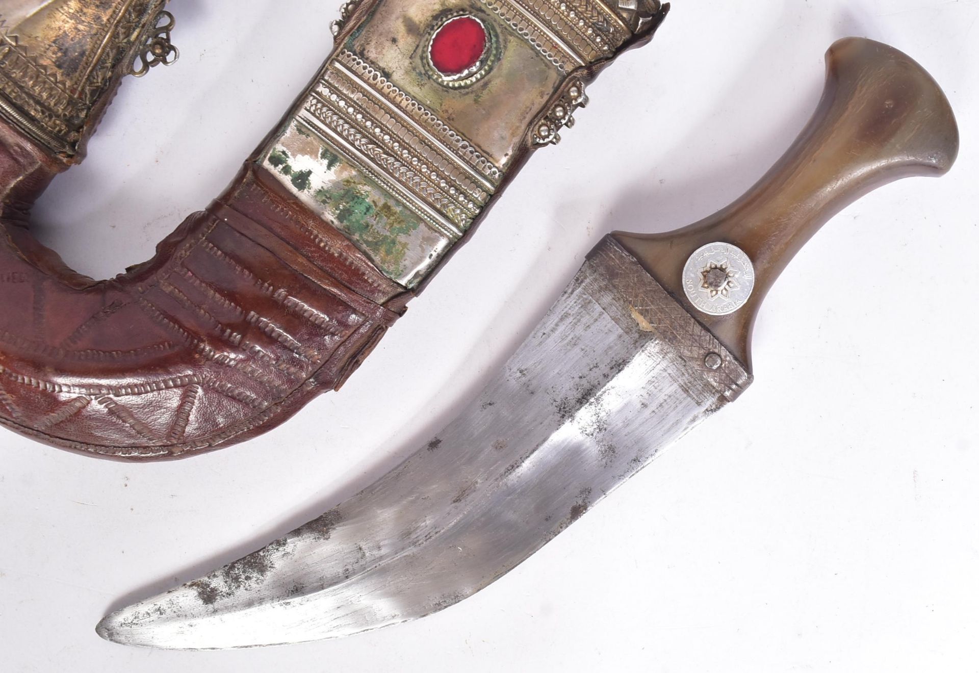 ORIGINAL SOUTH ARABIAN / YEMEN GUSBI JAMBIYA DAGGER - Image 2 of 5