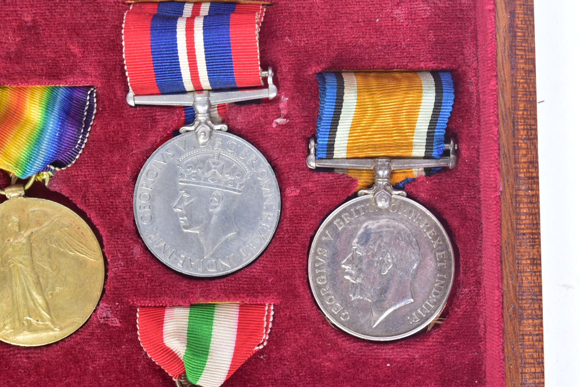 WWI & WWII MEDAL GROUP - PRIVATE IN THE GLOUCESTER REGIMENT - Bild 3 aus 6