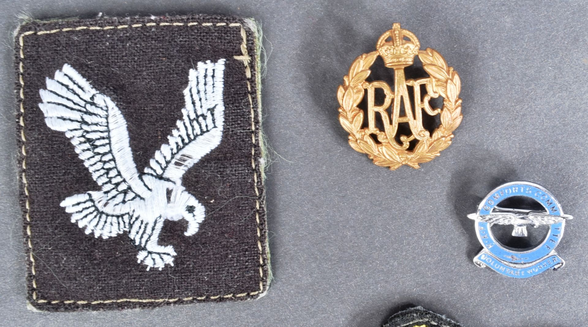 COLLECTION OF ASSORTED RAF ROYAL AIR FORCE BADGES & PATCHES - Bild 5 aus 9