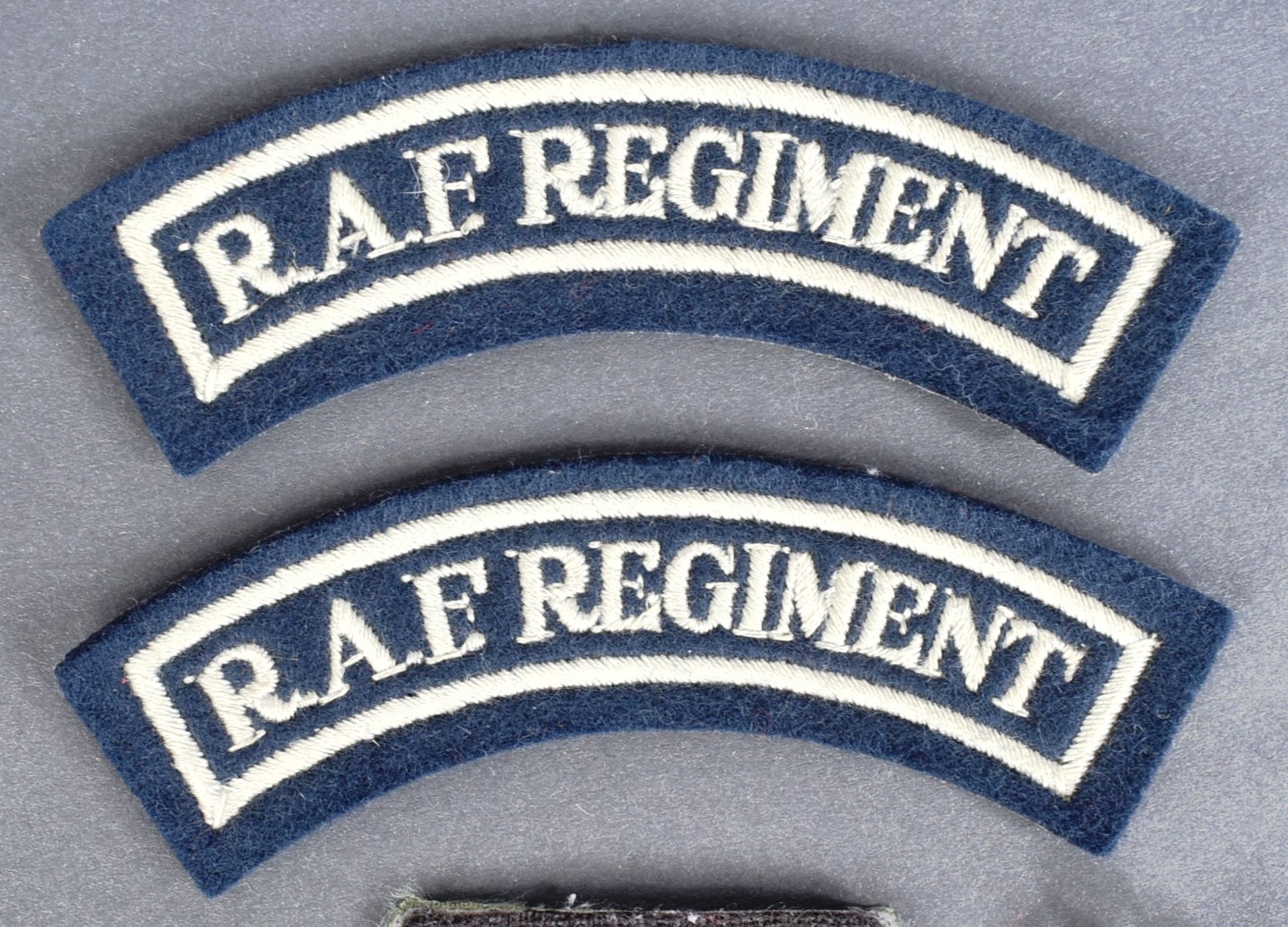 COLLECTION OF ASSORTED RAF ROYAL AIR FORCE BADGES & PATCHES - Bild 2 aus 9