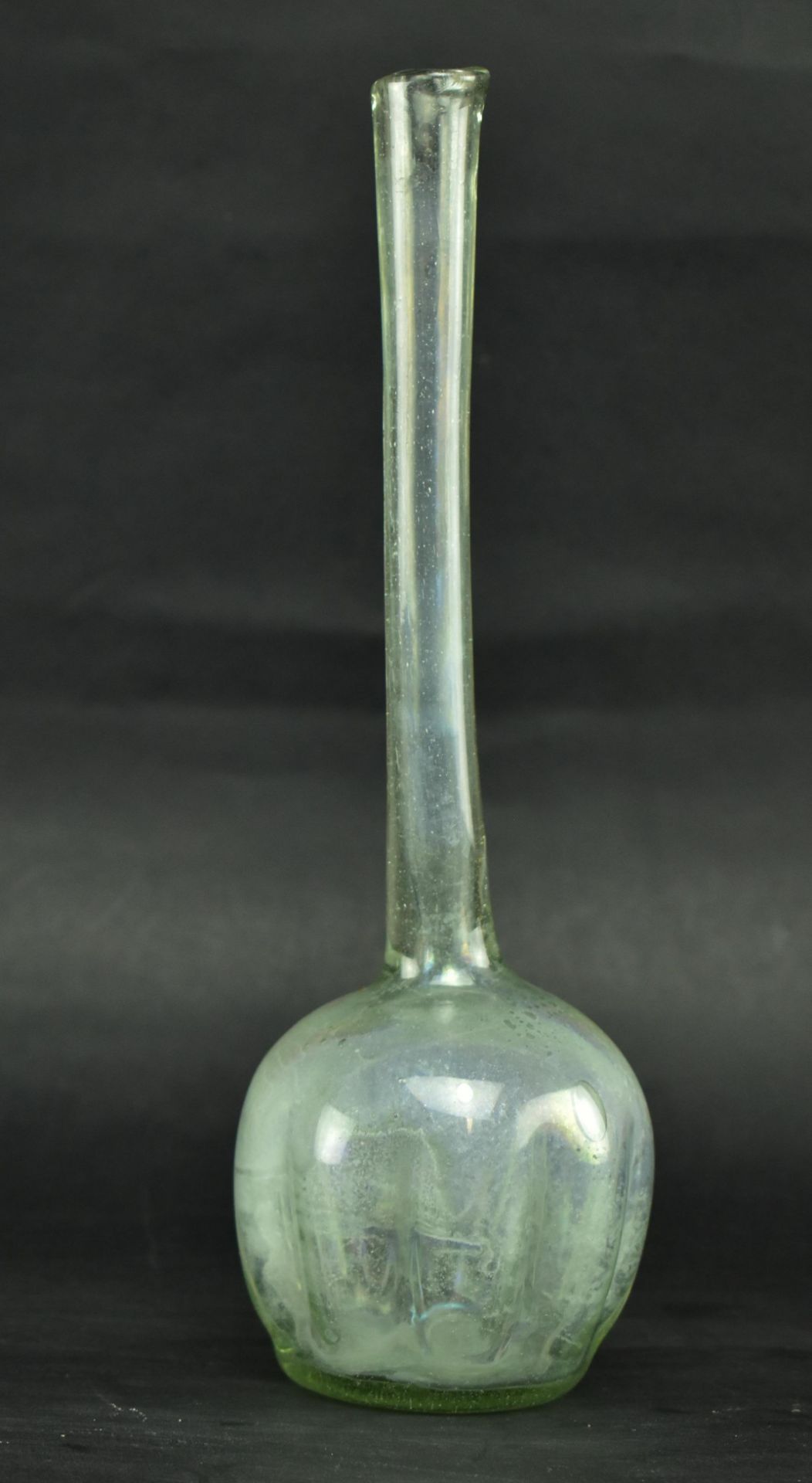 19TH CENTURY HAND BLOWN RIDGED TALL NECK GLASS VASE