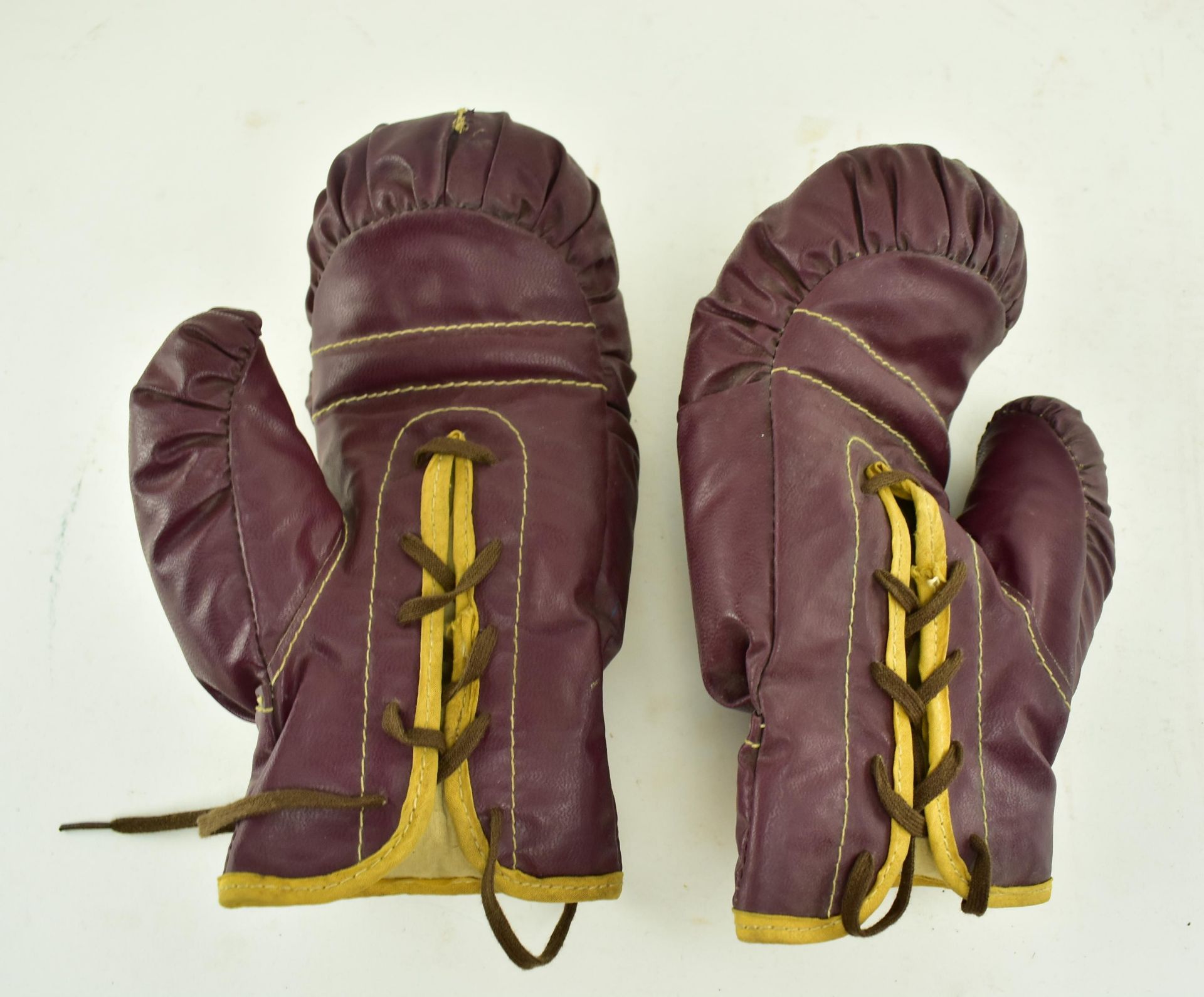 FRANKLIN - 1940S PAIR OF CHAMP BOXING GLOVES IN ORIGINAL BOX - Image 4 of 8