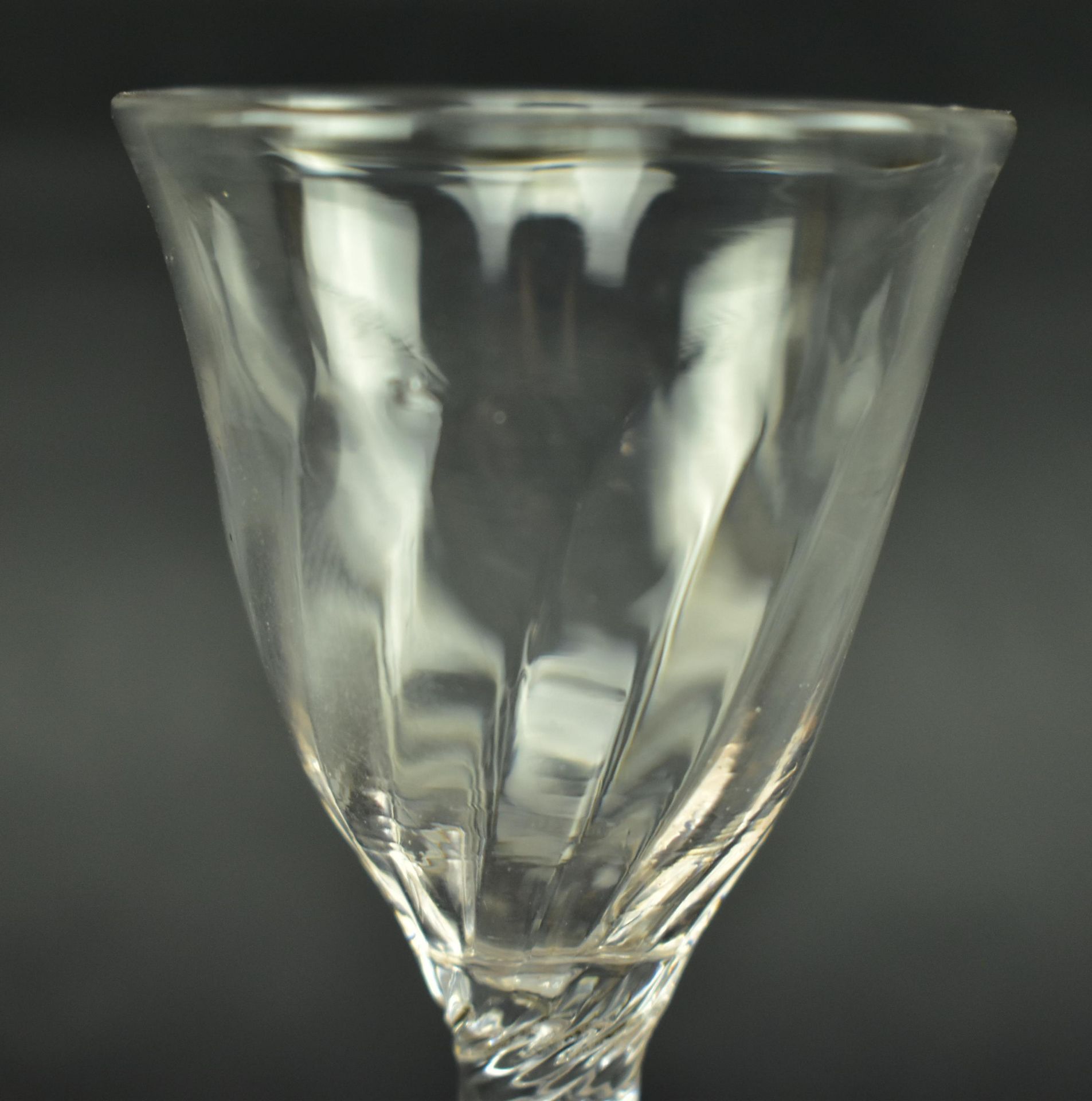 GEORGE III WINE GLASS WITH MOULDED FLUTES & AIR TWIST STEM - Image 3 of 6