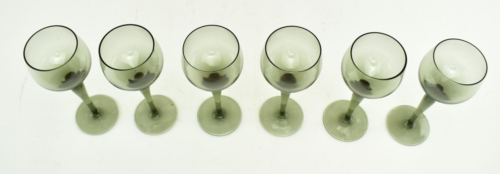 SIX SMOKED GREY GLASS WINE GLASSES & MATCHED PITCHER JUG - Image 7 of 8